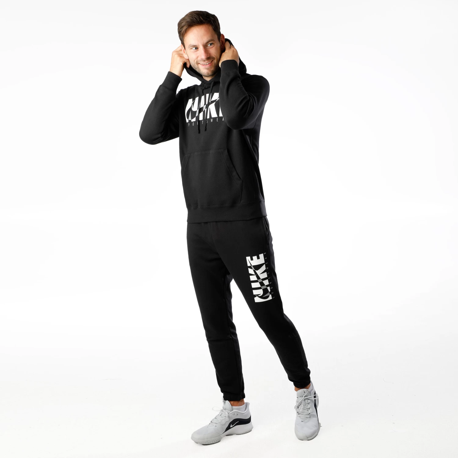 Nike Sportswear Graphic Tracksuit Men - Black, White 2 Nike Sportswear Graphic Tracksuit Men - Black, White - Image 2